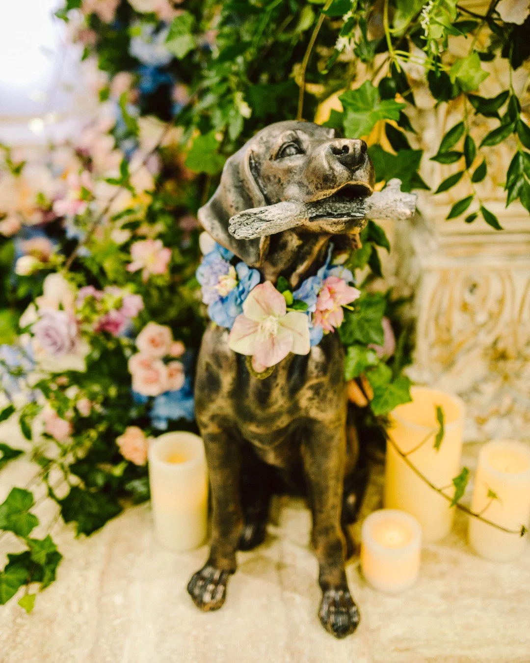 Statues aren’t just for gardens anymore—they’re making their way into wedding décor. From playful pups to elegant busts, statues add personality, texture, and unexpected charm to your celebration. They can be styled with flow