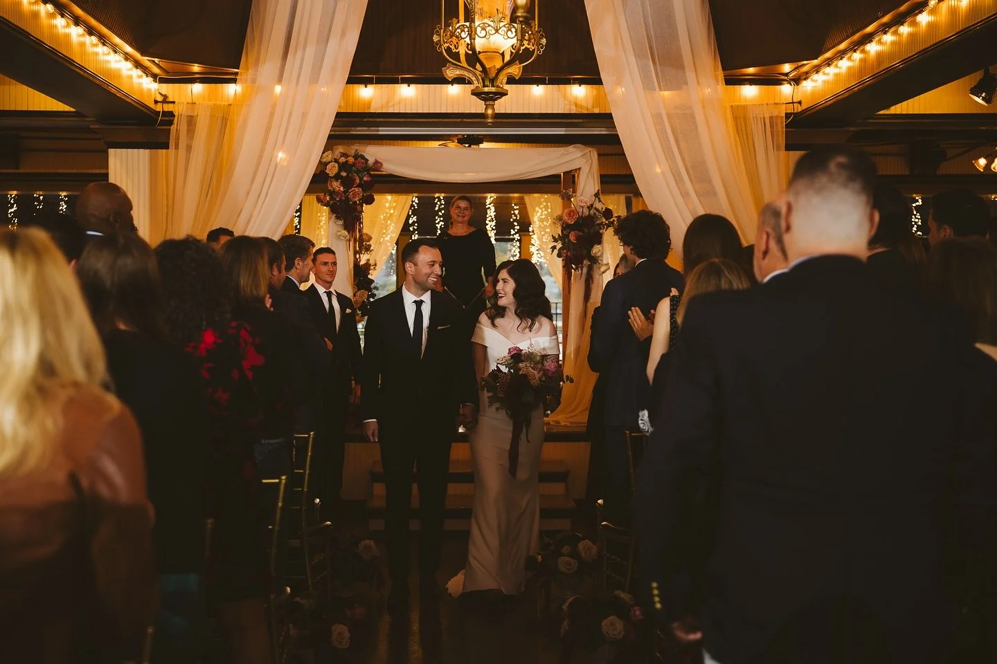 What&rsquo;s one splurge you&rsquo;ll never regret? 
✨ Lighting. Always lighting. ✨

It transforms a space, sets the mood, and elevates photos instantly. From romantic string lights to dramatic uplighting, couples consistently tell us it was one of t