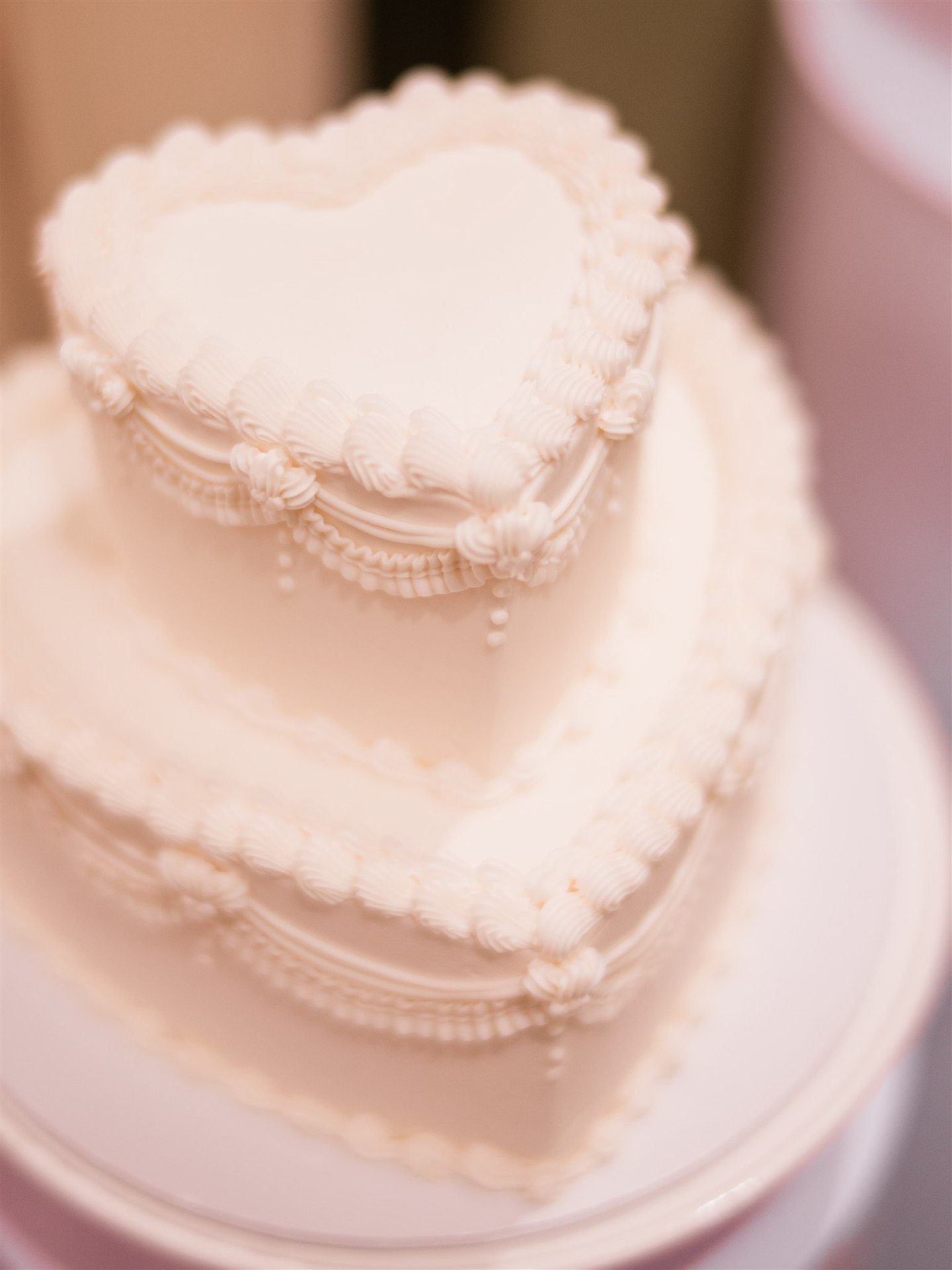 Roses, chocolate, and a whole lot of love 💐🍫❤️ 

We hope your Valentine&rsquo;s is full of joy, connection, and a little celebration.

(P.S. If a ring came with that chocolate&hellip; we know a great place to start planning 😉)

Featured Vendor | @