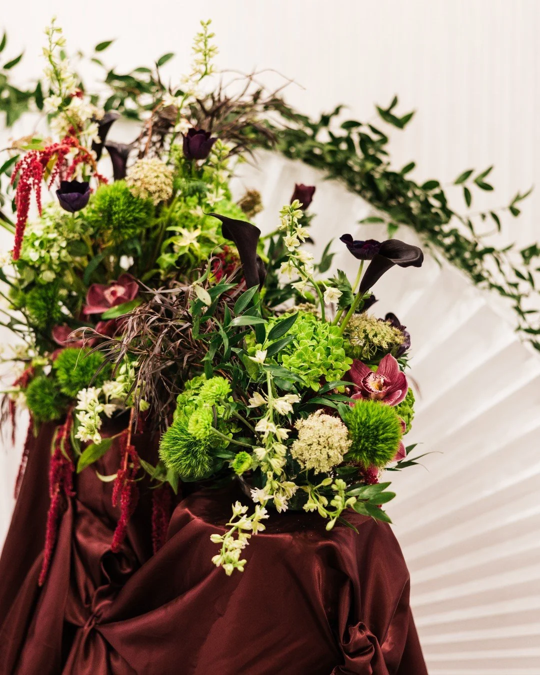 One trend we saw everywhere at the 2026 Seattle Wedding Show? Wild, untamed florals 🌿💐

Dramatic colors, unexpected textures, and designs that feel freshly gathered from the garden&mdash;this natural, romantic style made a big impact.

Are you lean
