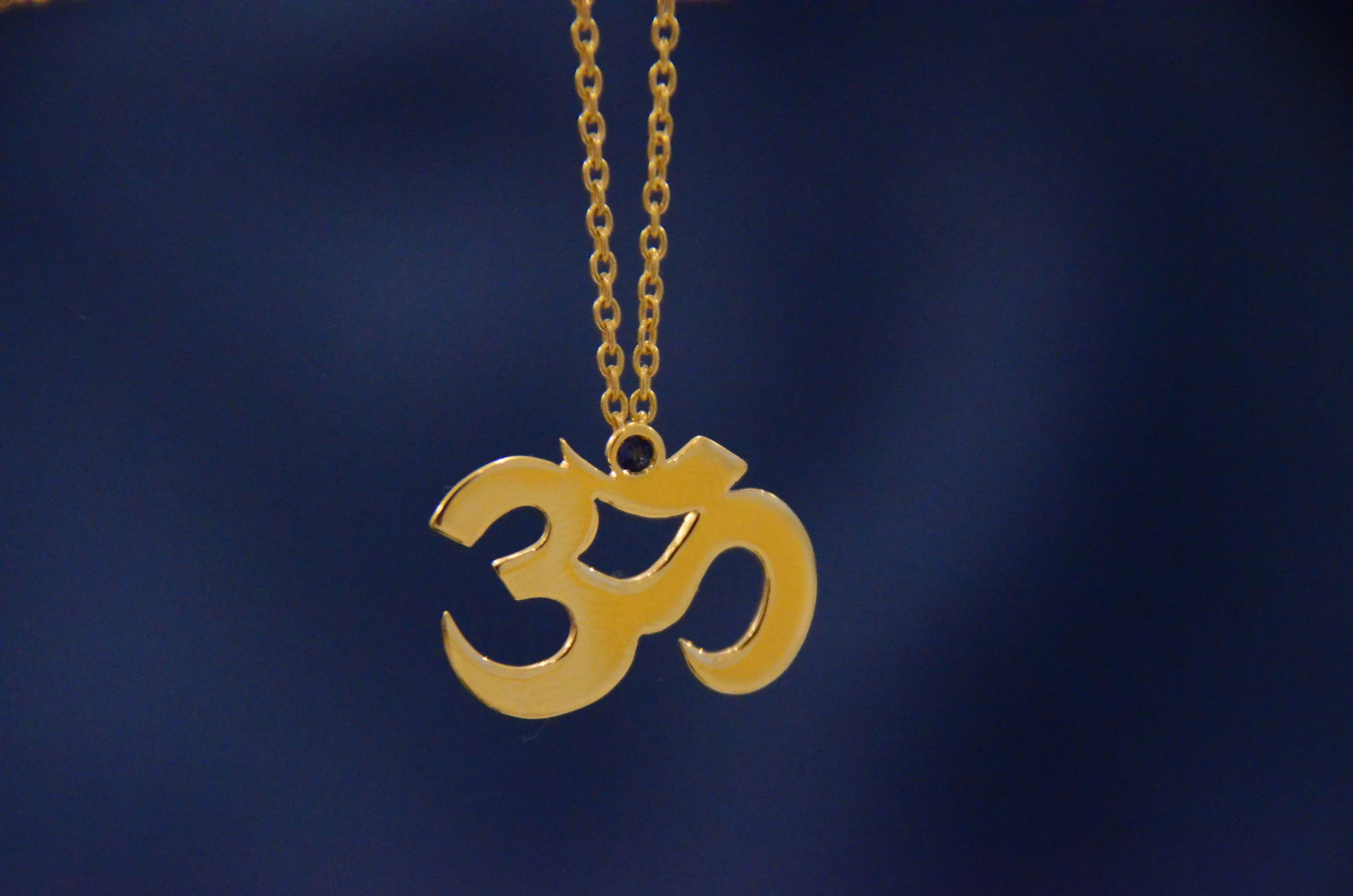 OM 18K Gold Necklace - Blue Sapphire