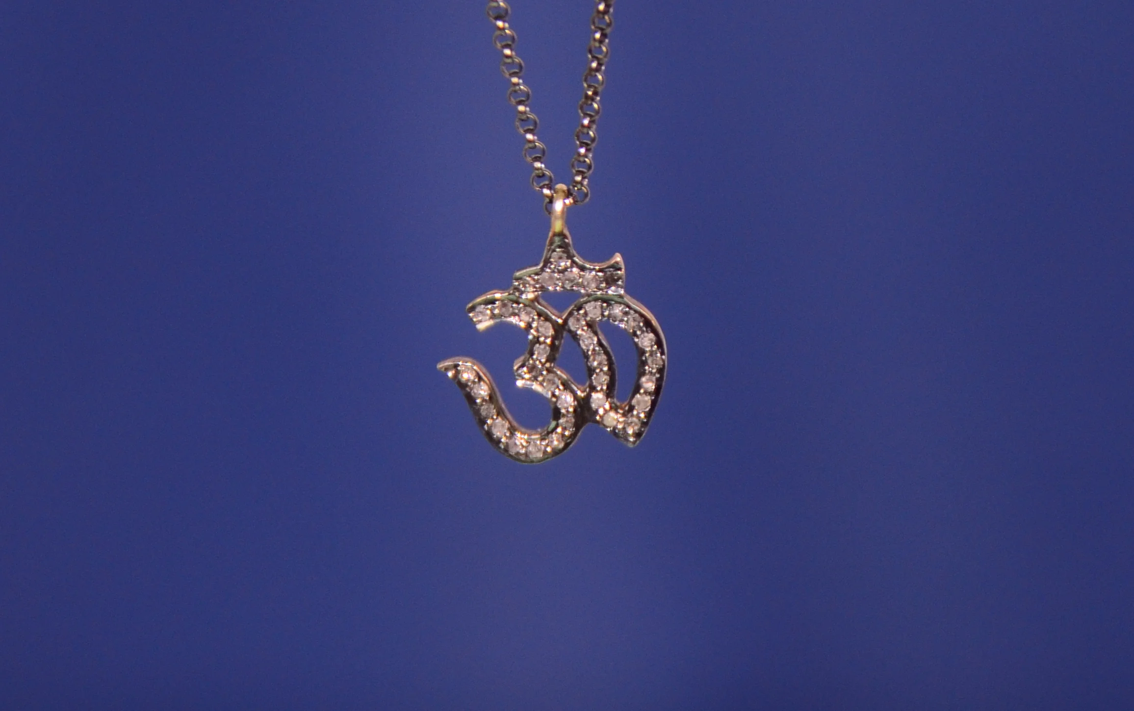 OM Sterling Silver Necklace - Icy diamonds