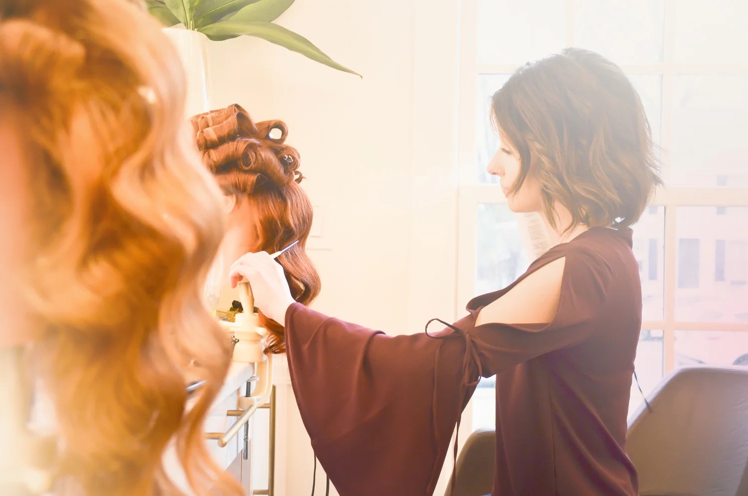 @judy_larissalakeandco combing out her Hollywood Waves