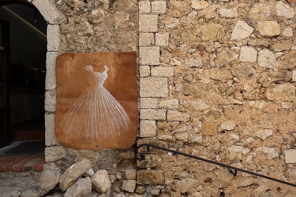 foto-de-traje-en-pared-EzW.jpg
