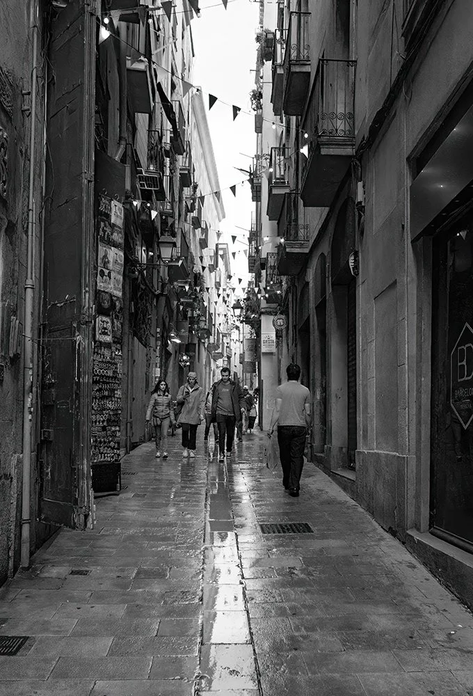 calle-de-barrio-gotico-barcelonaW-BW.jpg