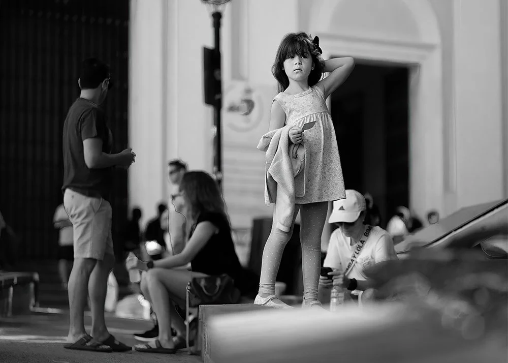 nina-en-plaza-de-la-catedralW.jpg