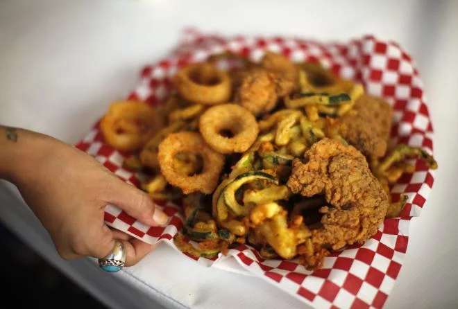 Eight Foods to Avoid to Maintain Beauty