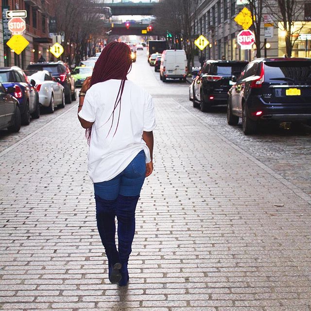 &ldquo;It&rsquo;s a long old road, but I know I&rsquo;m gonna find the end.&rdquo; &ndash; Bessie Smith 📷 credit @lexreliford
&bull;
&bull;
&bull;
#blackgirlmagic #blackgirlfly #braidsfordays #braidsgang #lifestyleblogger #millennialblogger #digital