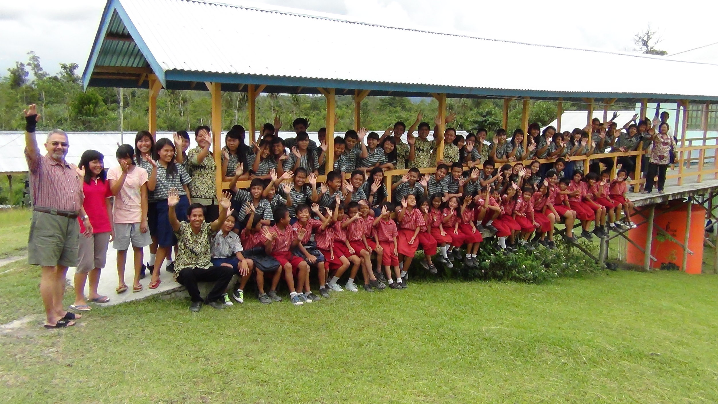 Students on Sky Bridge.jpg