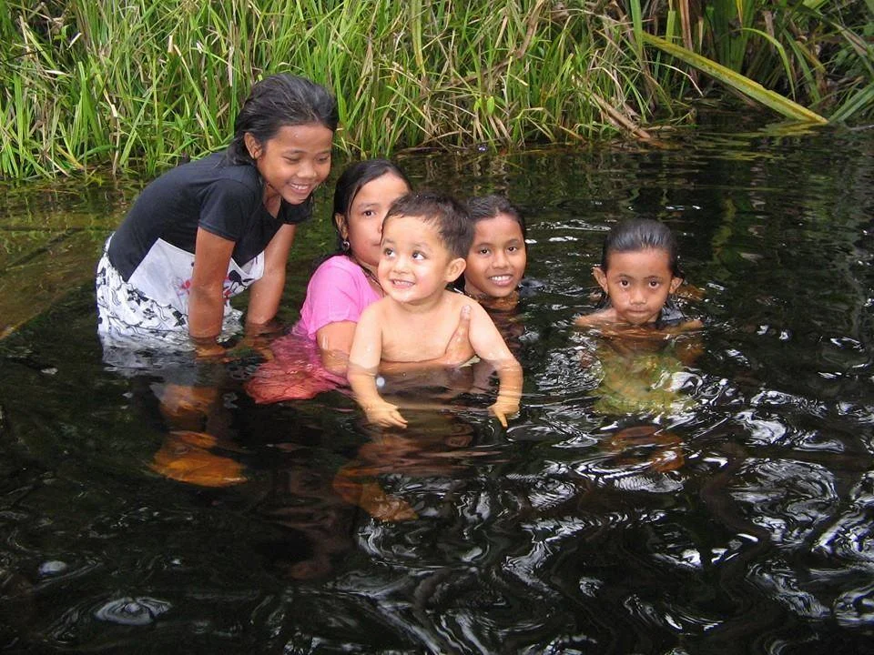                                                                    Children swi…