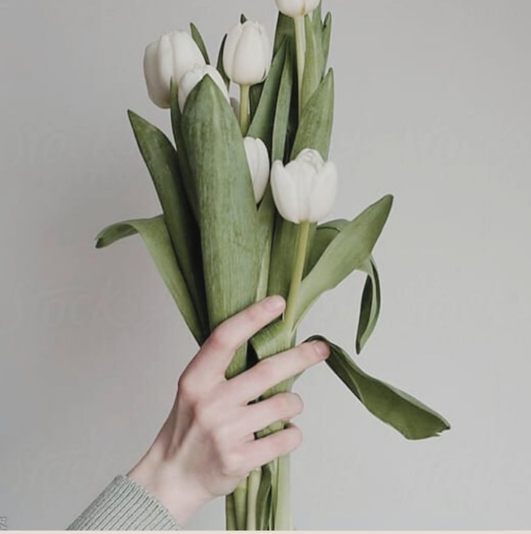 Flowers are delightful, but a spa day is simply divine. This special package includes a selection of our most popular treatments, crafted to pamper and please&ndash;a thoughtful gift to celebrate Mom. 2 hours of bliss.

50-minute Swedish Massage
Esse