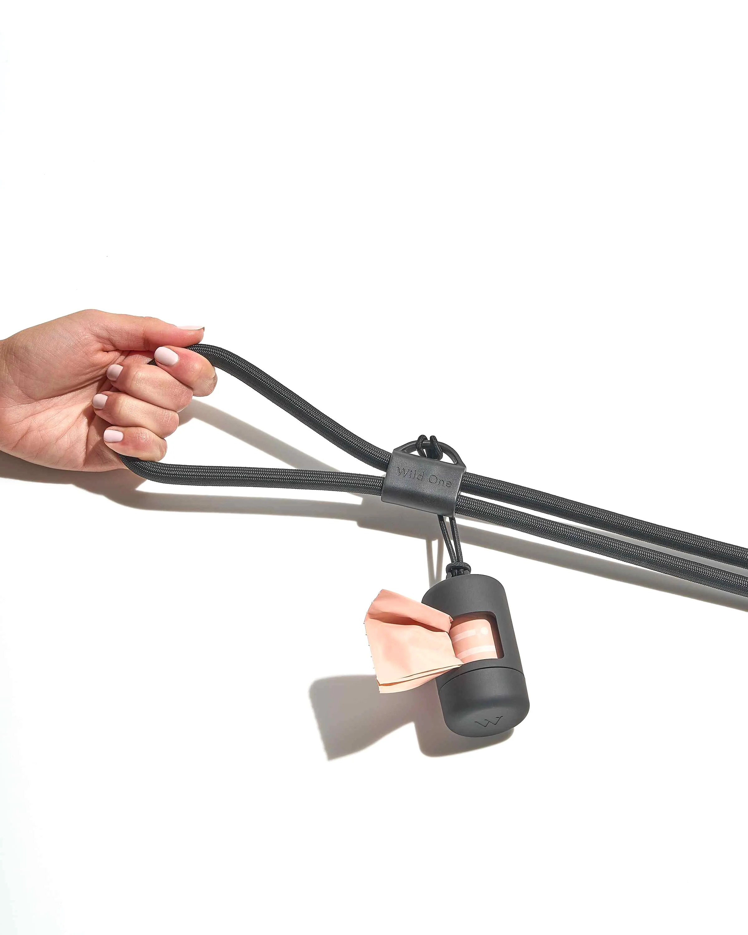WO_VM_RopeLeash_PoopBagCarrier_Black_PDP_01_4x5_Web.jpg