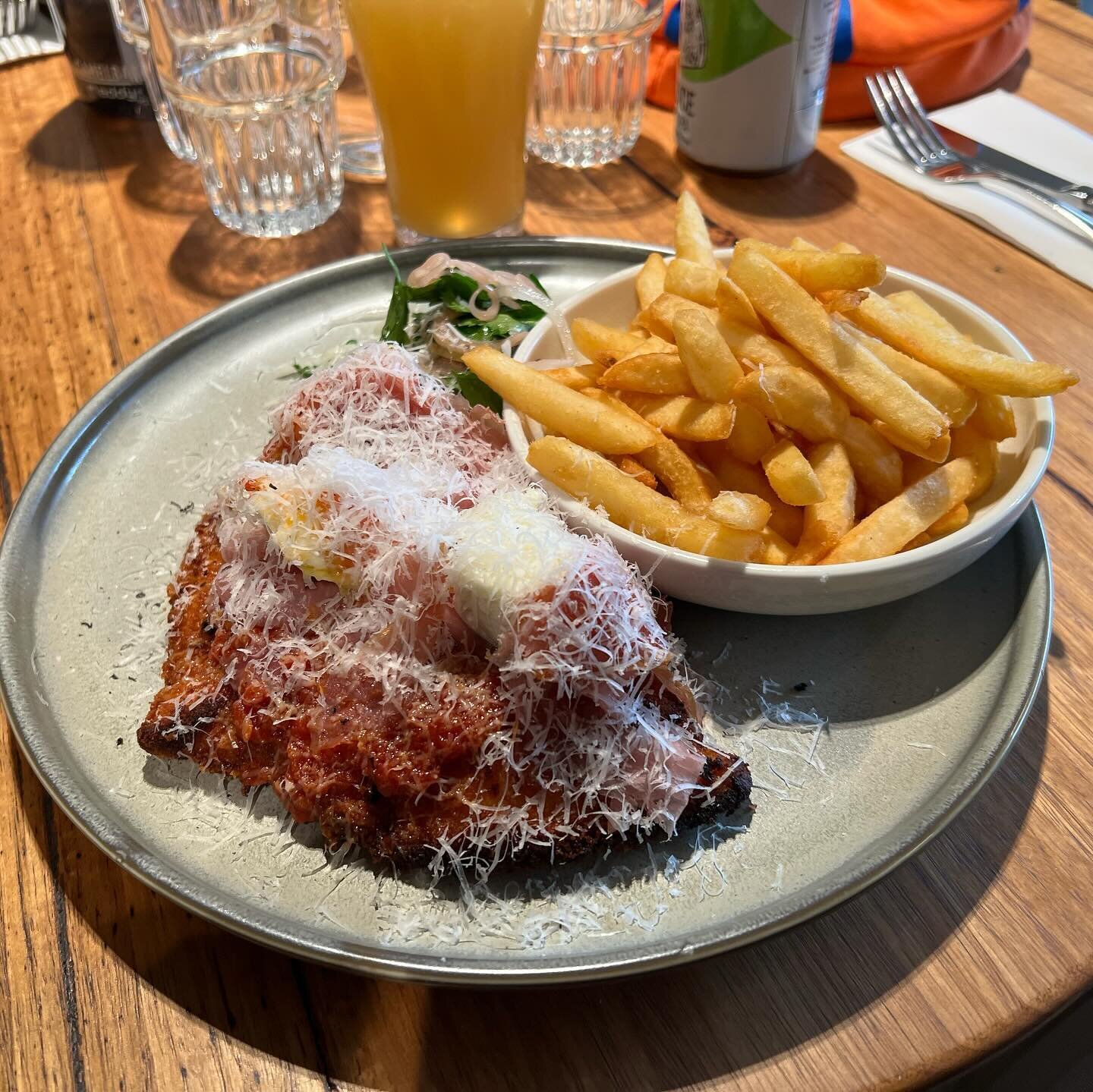 The Mighty has fallen! Relative newcomer to Mount Road @themightymooneeponds has already pulled up stumps and @mtalexanderhotel  has sprung up in its place, offering a very &ldquo;traditional&rdquo; Parma experience. Crispy schnitzel, tomato sugo, pr