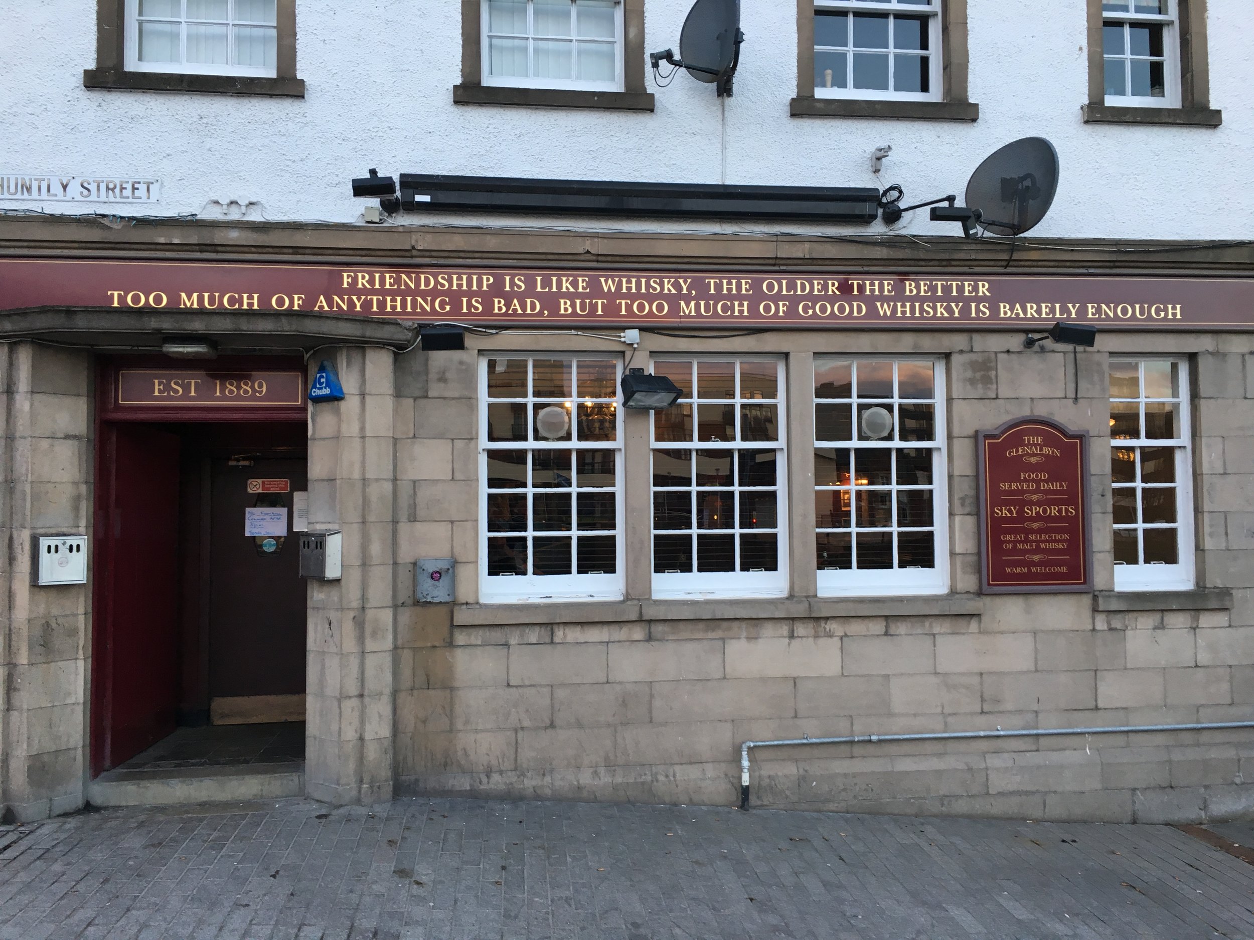 The Glenalbyn Pub on the River Ness in Inverness 2017
