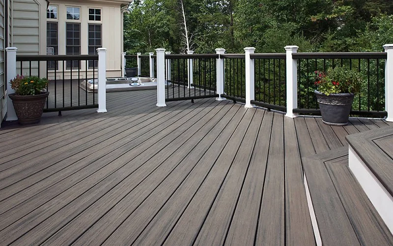 transcend-decking-island-mist-low-angle-cocktail-rail-800x500.jpg