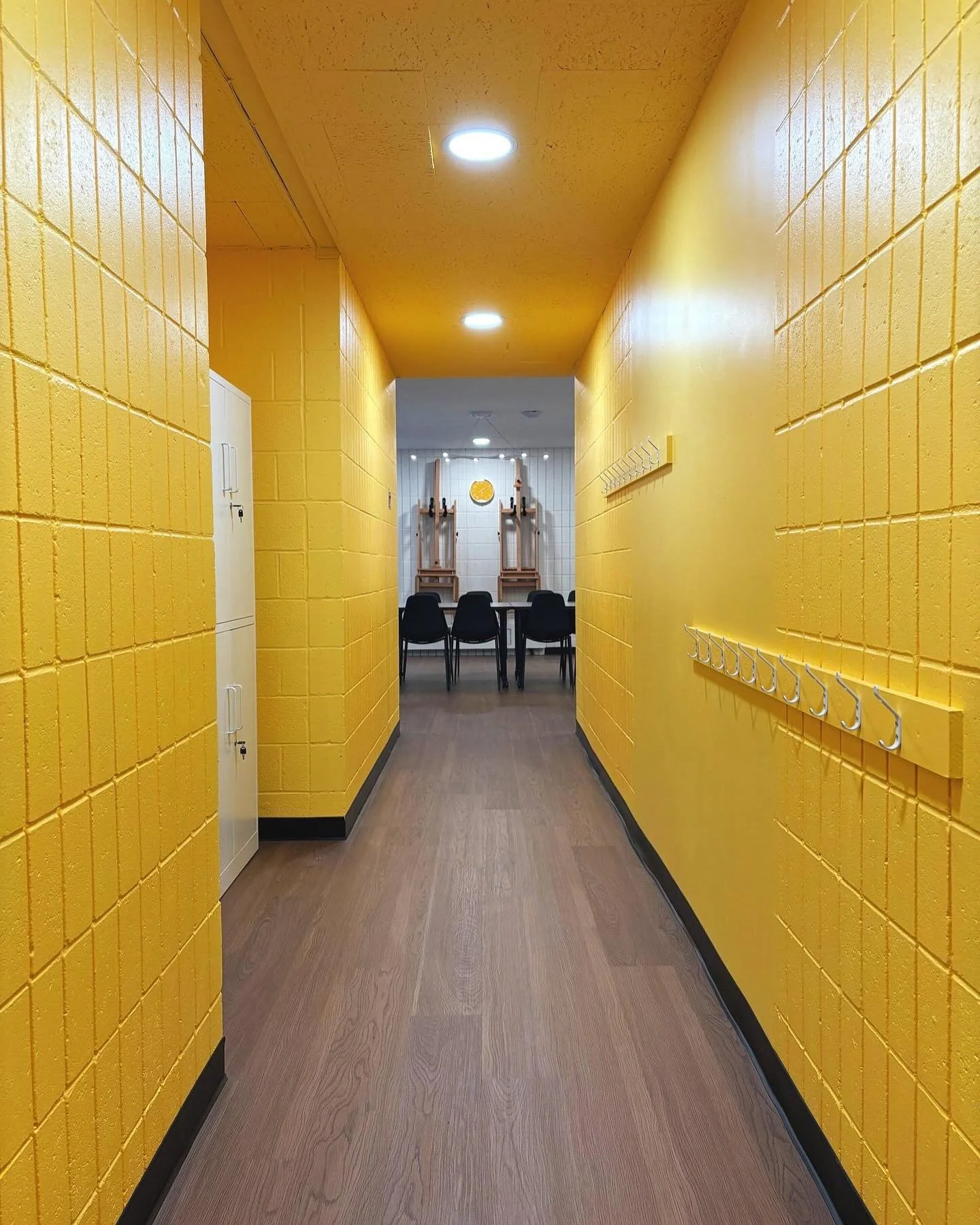 A joyful yellow entry into the art classroom for Harlem School of the Arts ☀️🎨