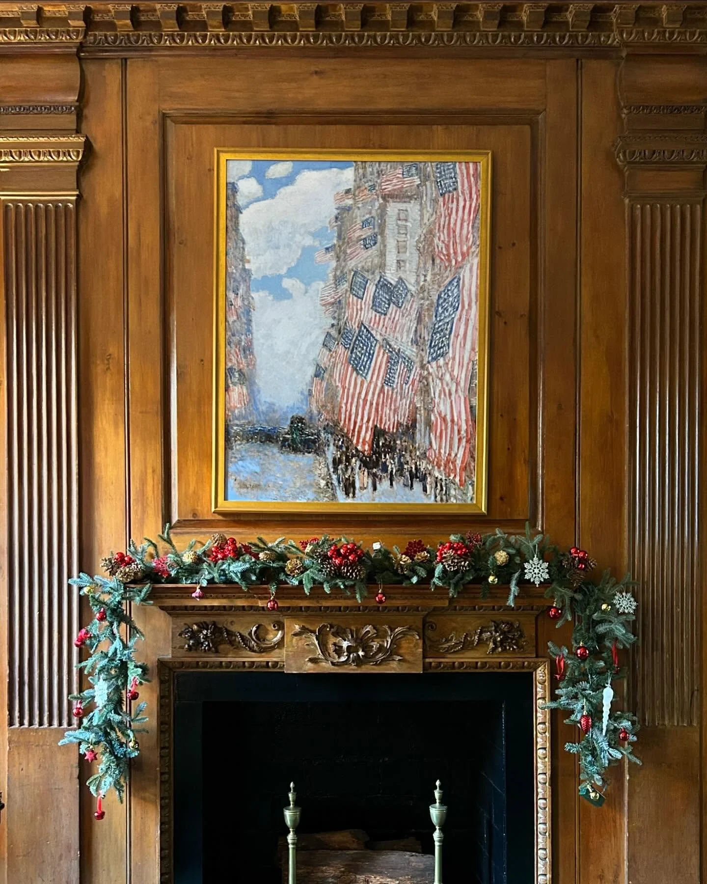 I don’t think it’s ever too early to decorate for the holidays… and I’m happy @thenyjl feels the same way! Had fun helping decorate the historic Astor House today in preparation for a busy event season 🏛️🎄