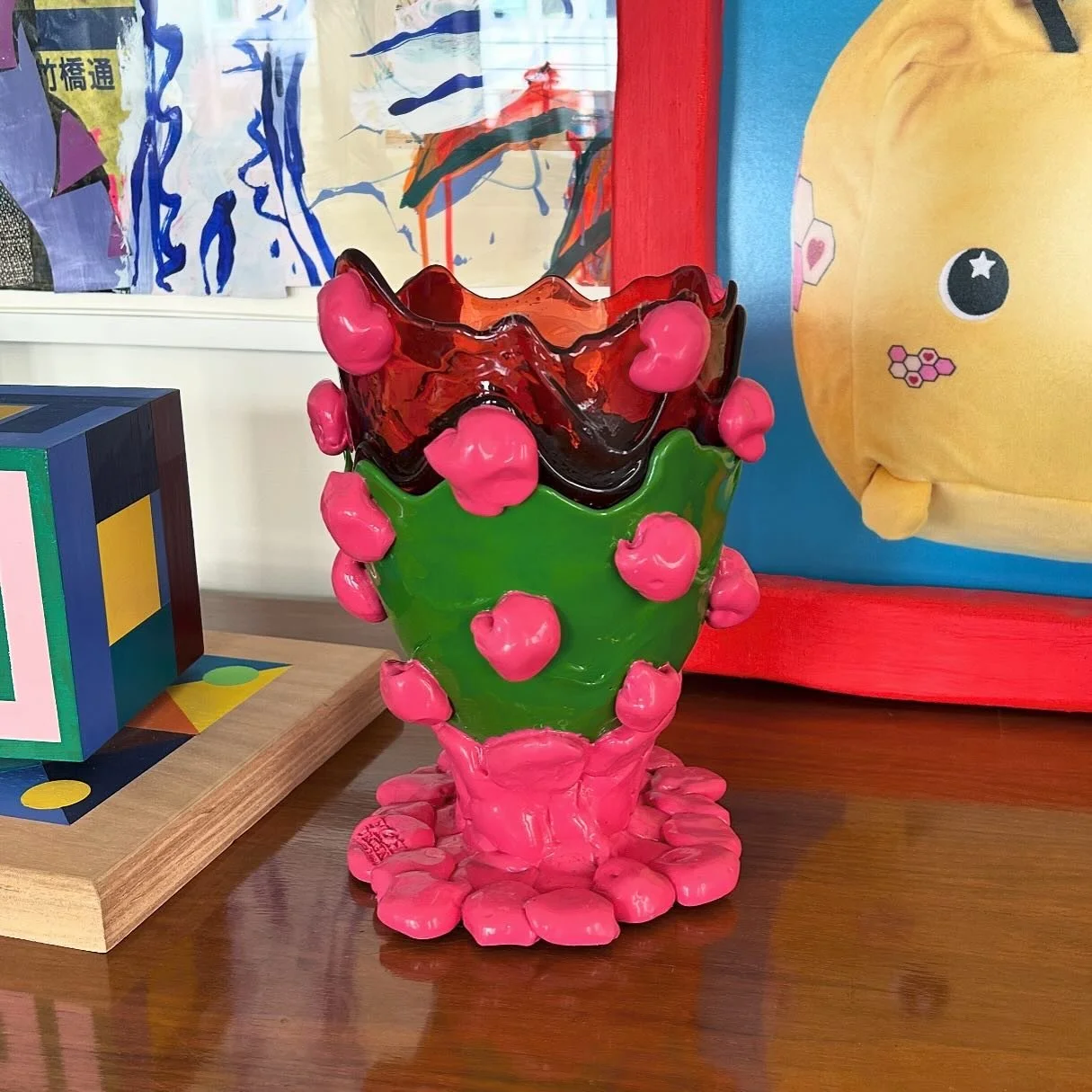 Hand-delivered this amazing Gaetano Pesce vase to my fabulous client’s colorful, art-filled home today! 😍