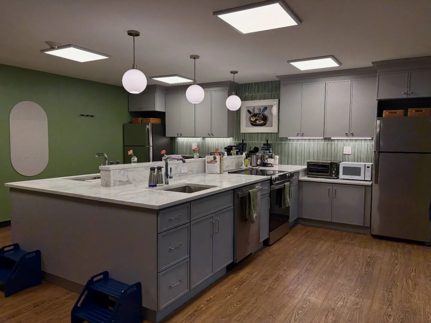 After ➡️ Before: Kitchen in the Life Skills classroom designed for NYC Autism Charter School East Harlem 🍽️🍏🥕 Project made possible thanks to @thenyjl Community Improvement Project Committee
