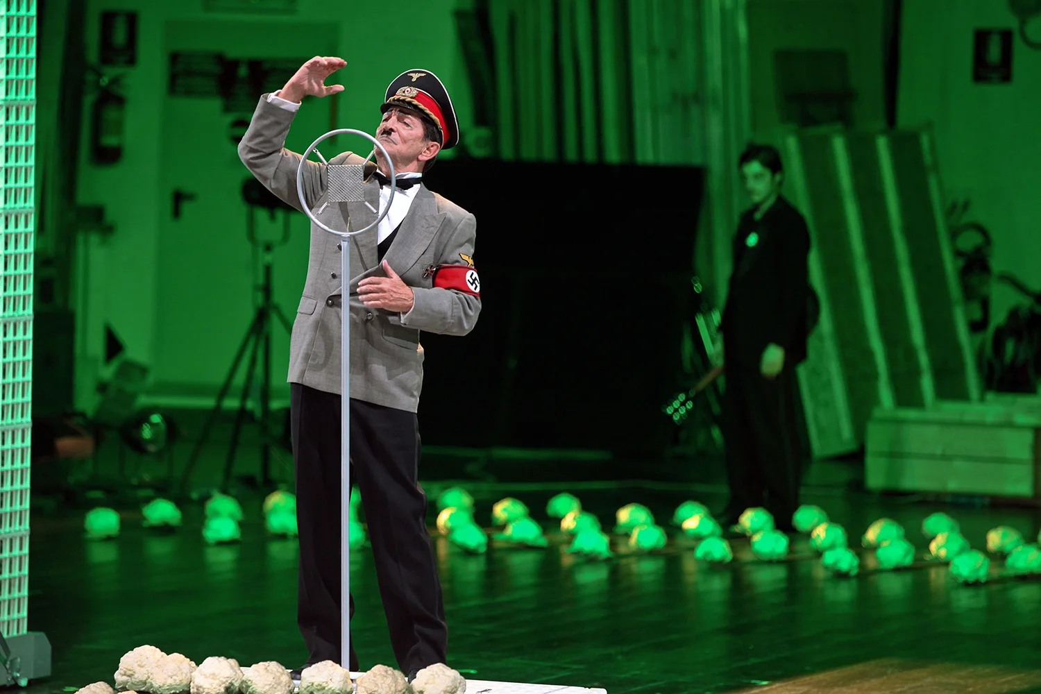  La Resistibile Ascesa di Arturo Ui, with Umberto Orsini 