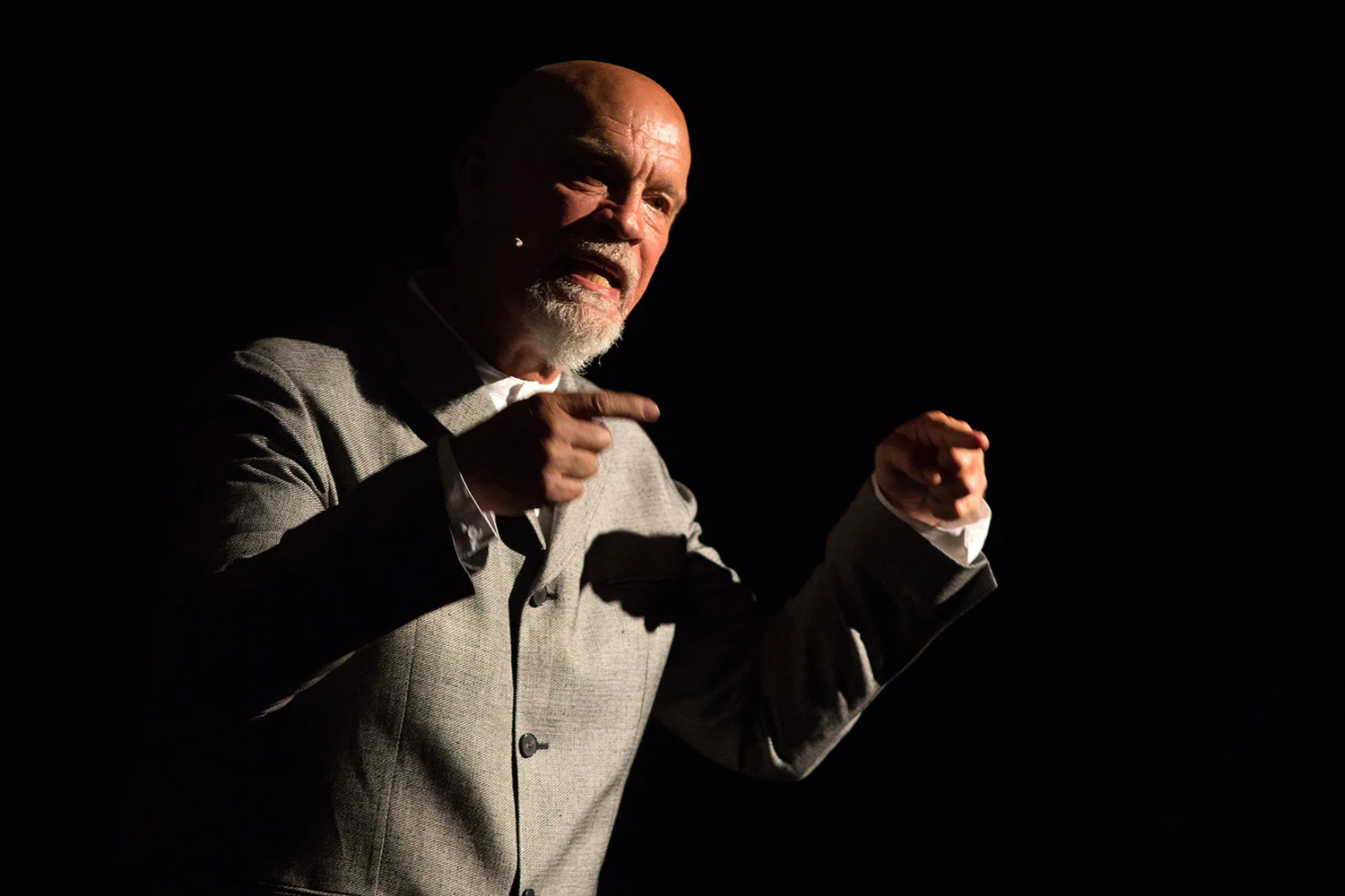  Report on the blind, with John Malkovich 