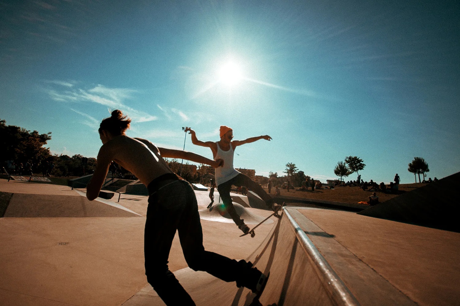  Skateboarding 