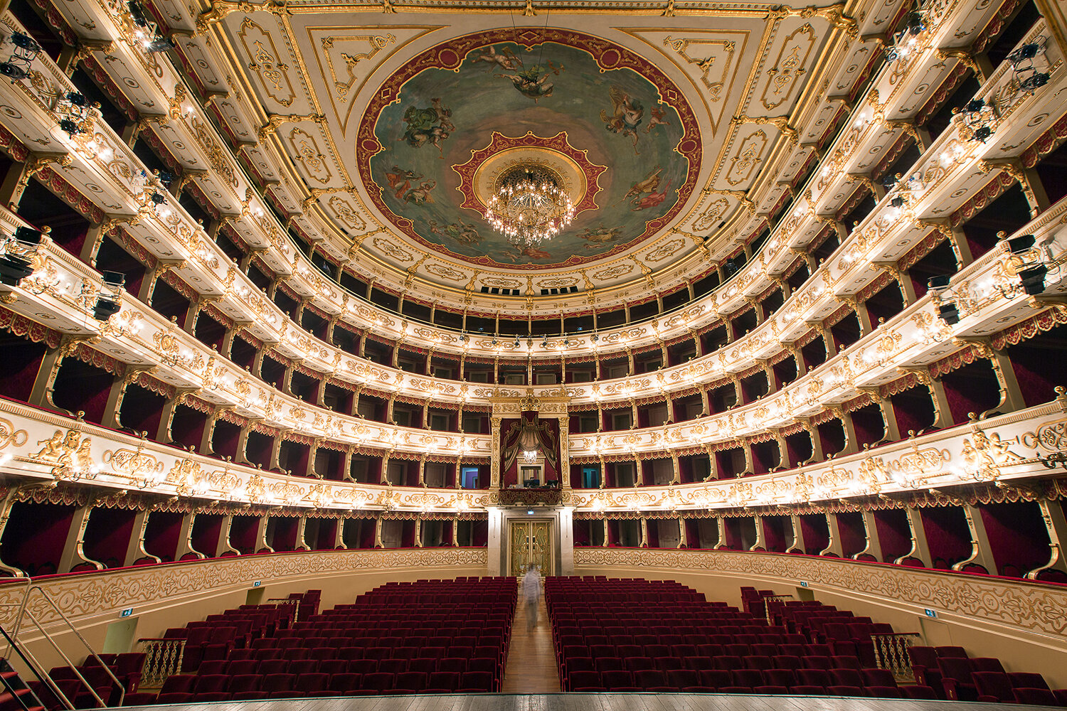 theatre_04.jpg