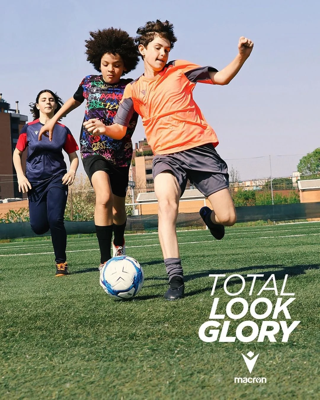  Shooting per Macron - Total look Glory 2024 