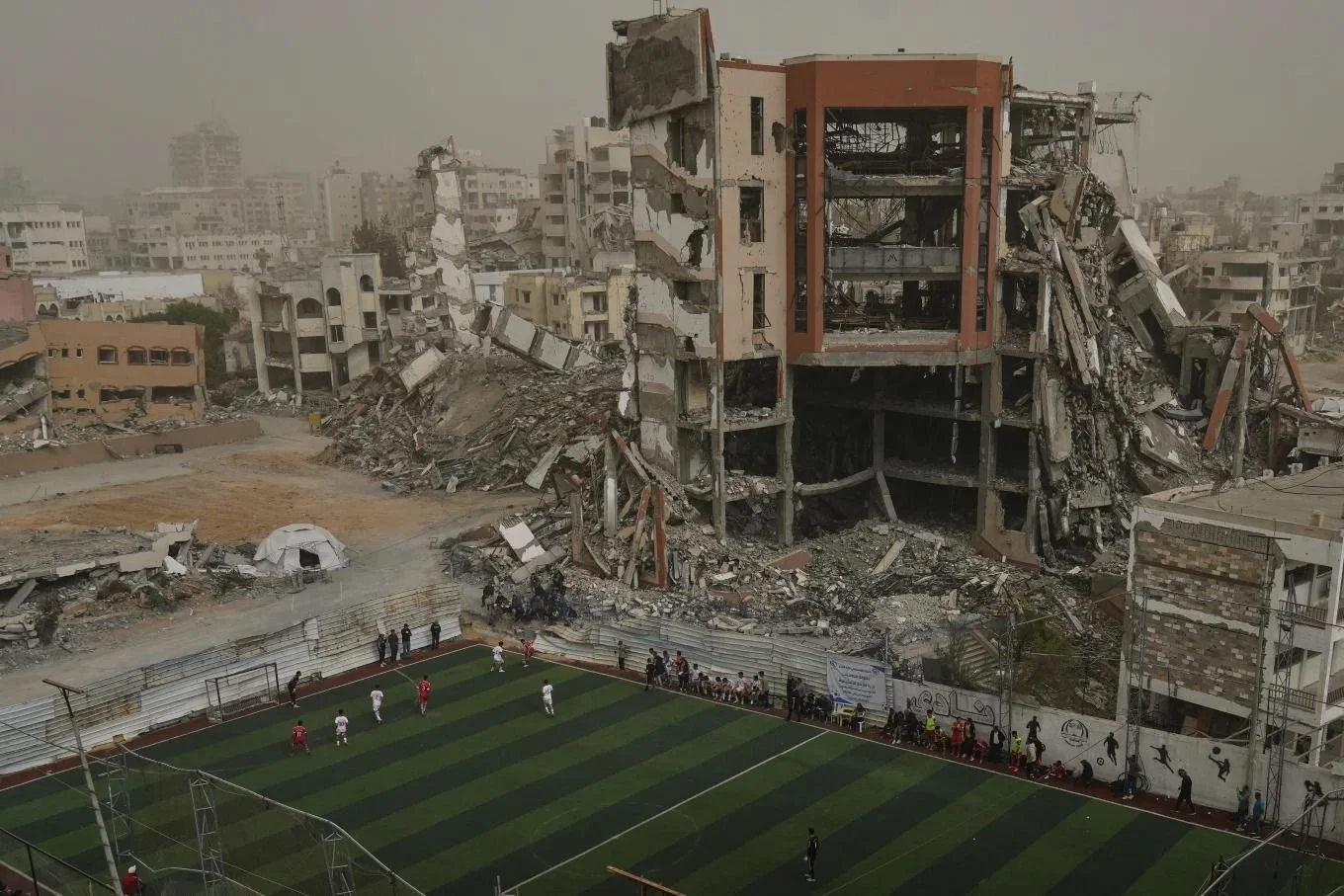 La fotografia rimossa della partita di calcio a Gaza