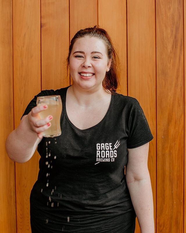 Hi friends 👋  This is Jess from Small's Bar! 
Jess' drink of choice is Boston Brewing Co Vic Park Tingletop Ginger Beer. Jess loves this lip-zinger which packs a punch of spiced, candied ginger flavours - and she thinks you will too! 🧡

Purchase th