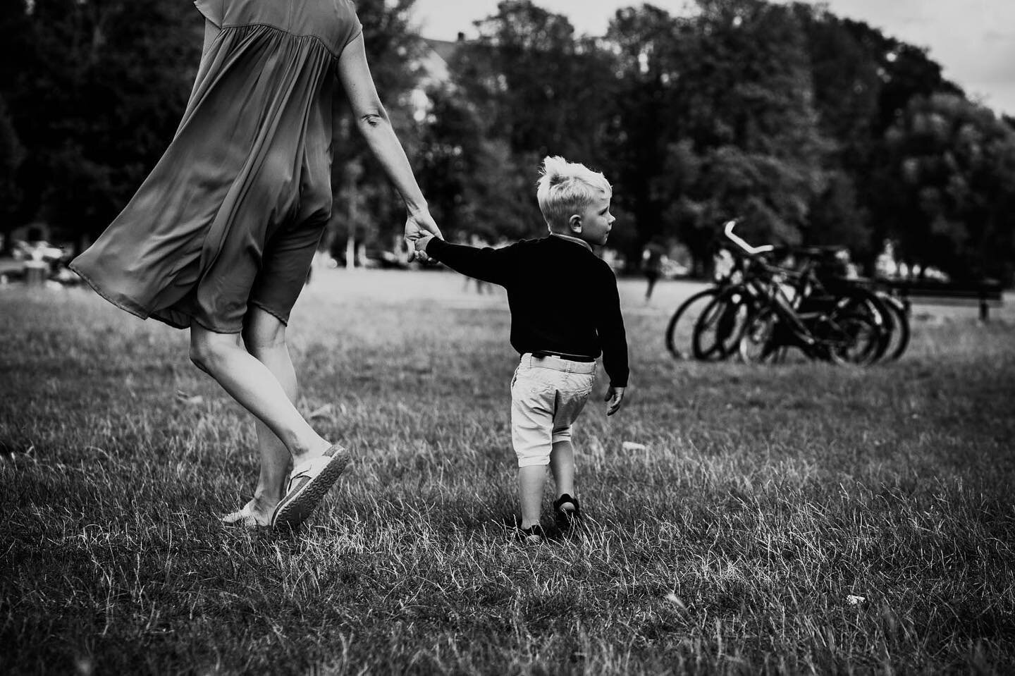 Being a mother myself I know in my everyday life which moments I would like to have photographed with my son. As a documentary photographer I aim to give you the gift of having those moments turned into photographs that will last a lifetime...no pose