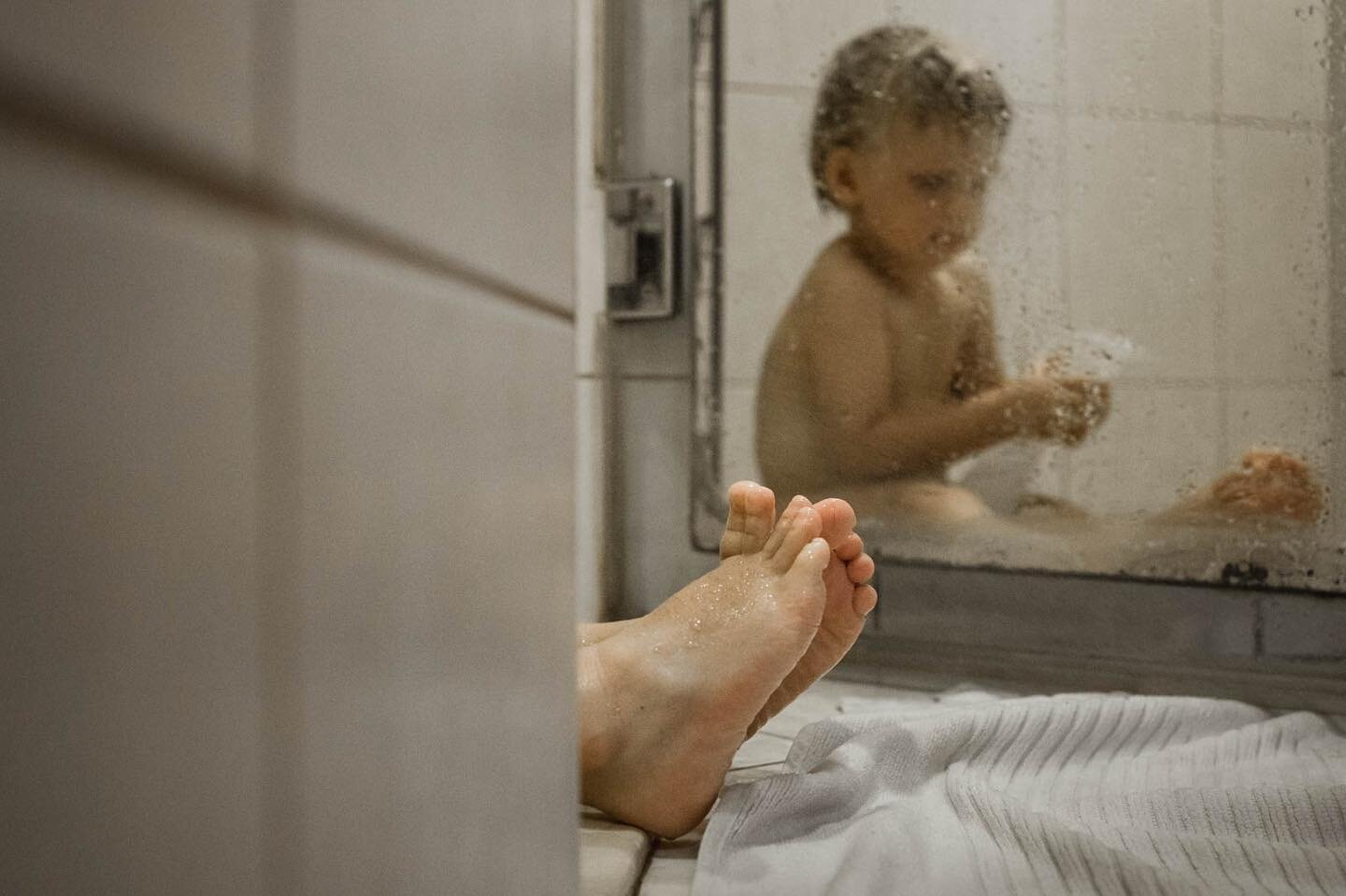 Those aftershower little tiny moments...#anabackhaus#candidphotography#candidchildhood