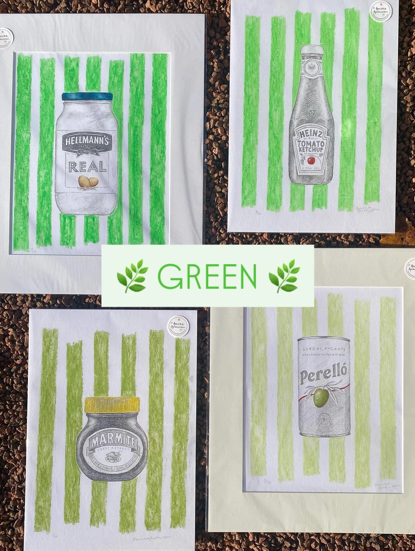 Are you a fan of GREEN? I didn’t think I was but have recently come around to it, partly because it goes so well with PINK 🤣🤣
#green #lovecolour #artwork #stripes #print