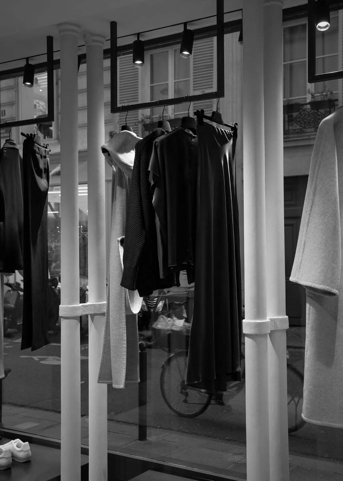 LIVIANA CONTI - Paris Boutiqe_Pagina_06.png
