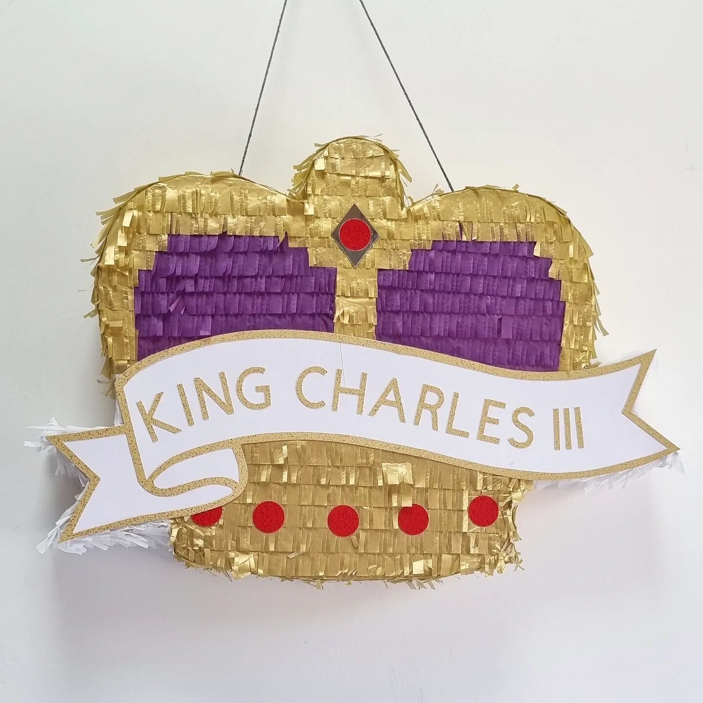 Custom coronation pinata #kingcharlesiii #coronation #custompinata #ukpinata #pinyatay