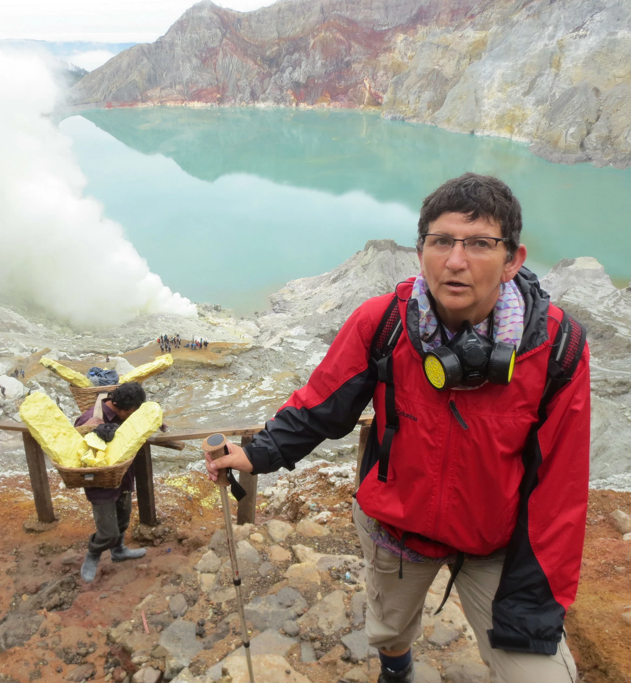 Ascending the Ijen crater