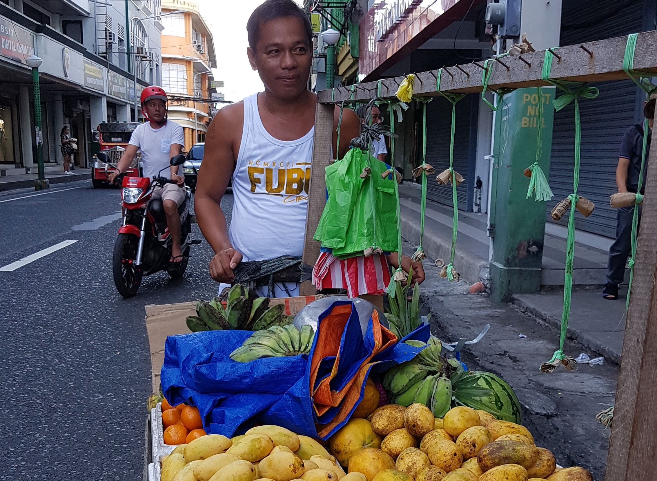 Selling mango