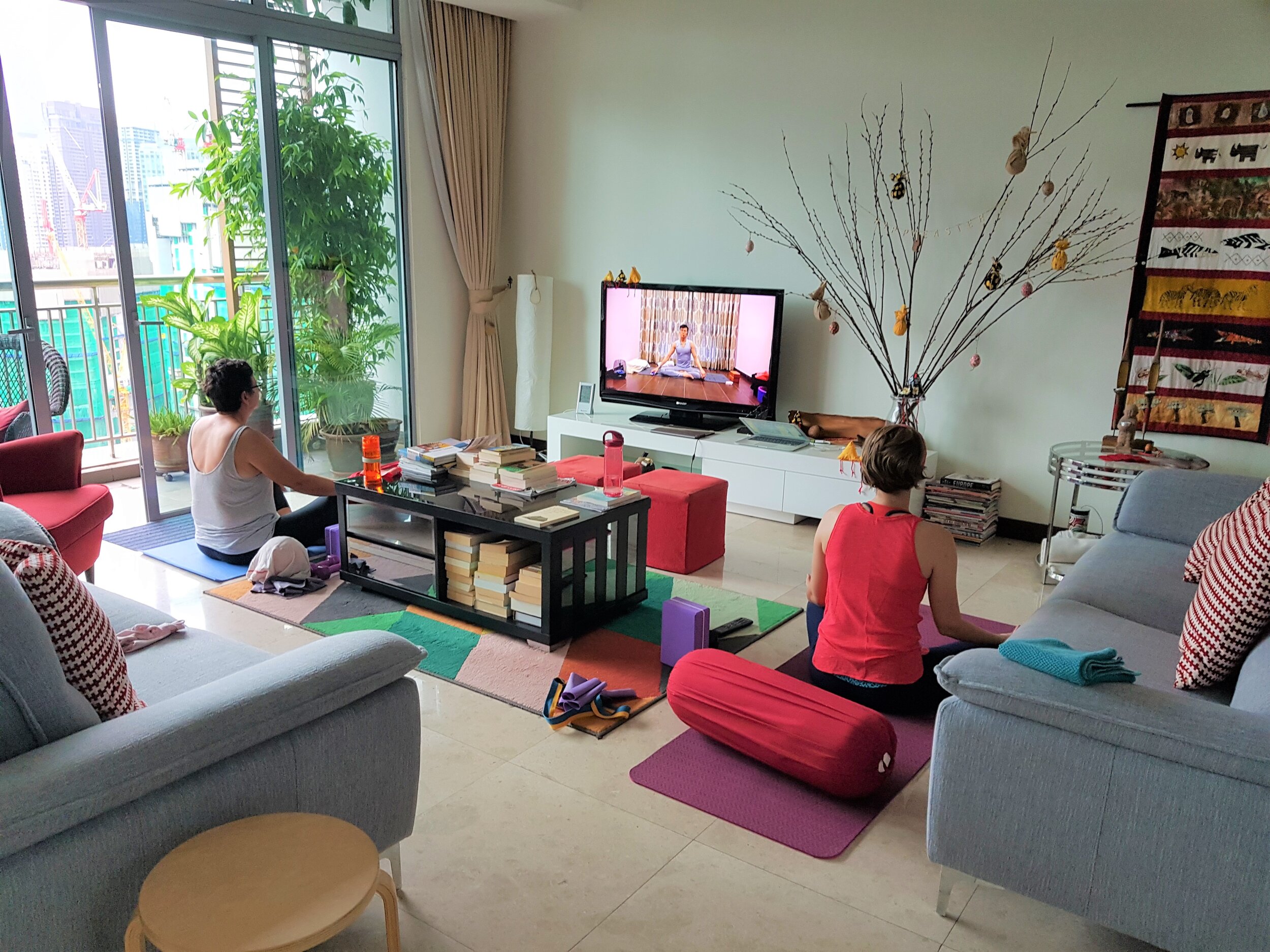 Marcella &amp; Francien taking virtual meditation classes