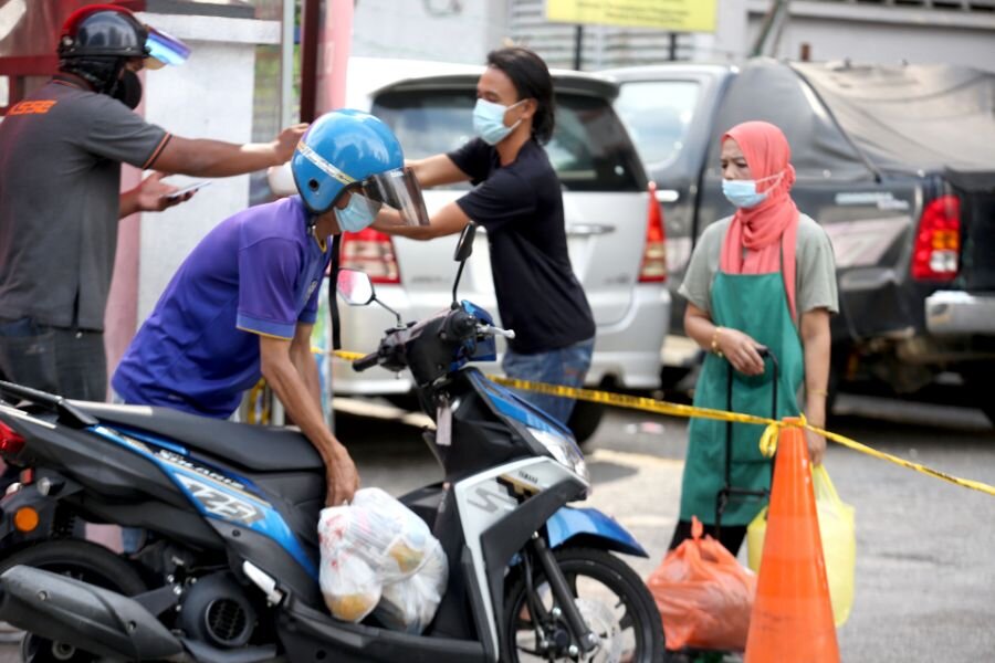 Grocery deliveries at the apartment complex                    Photo:  The Star newspaper