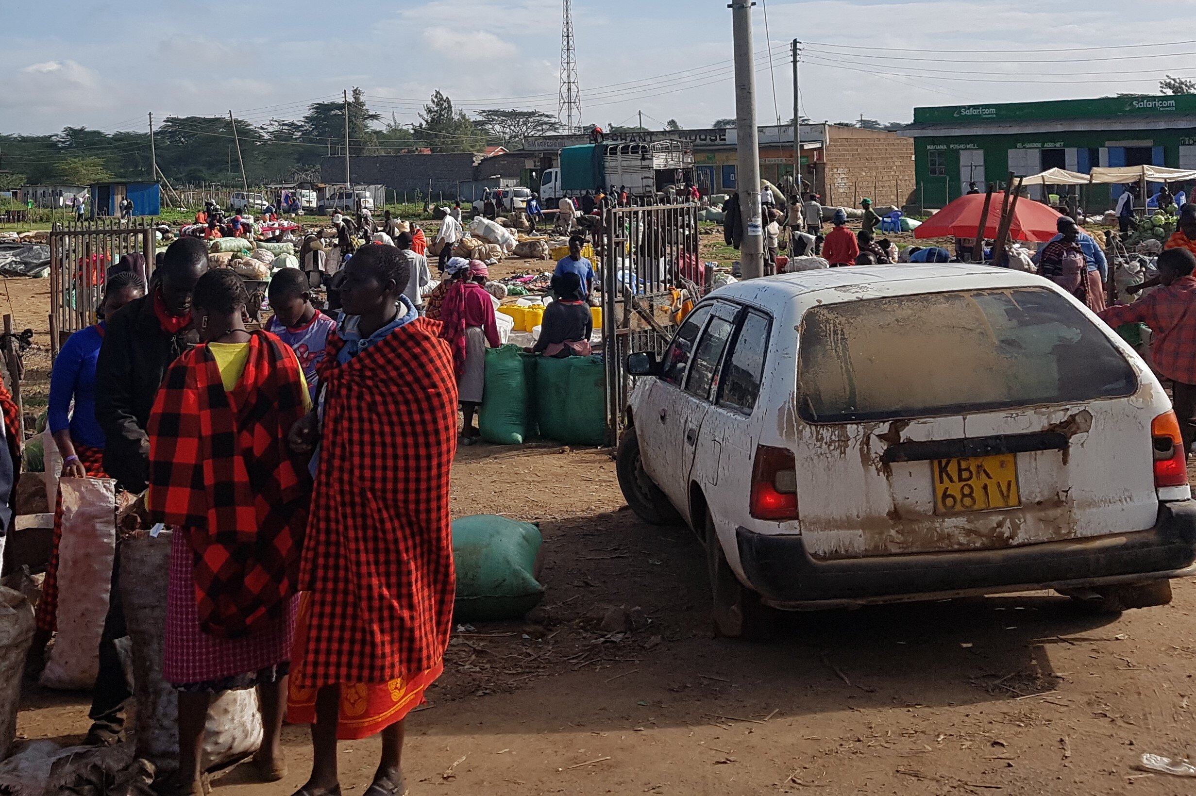 Road between Uganda and Kigali