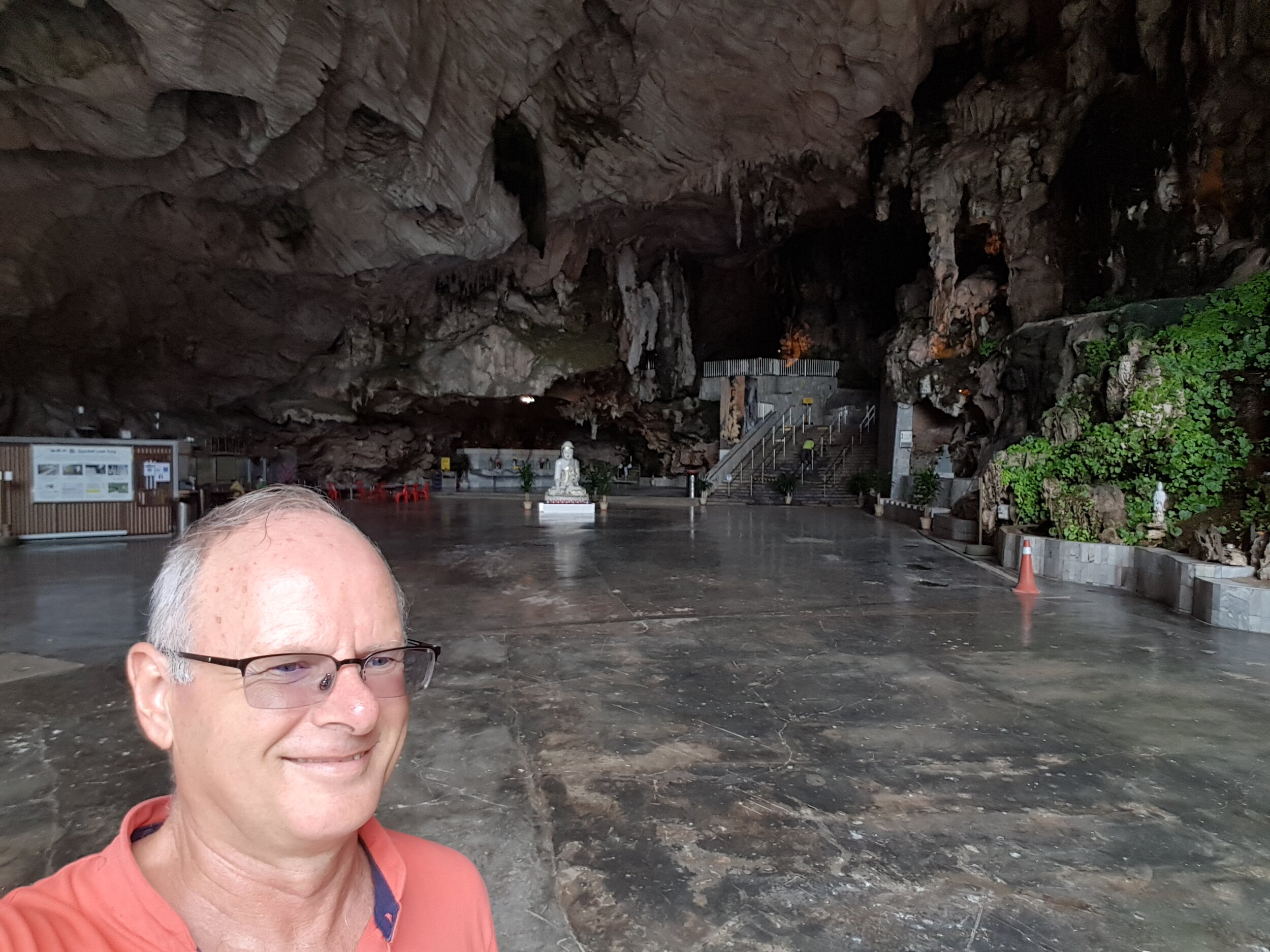 Kek Lok Tong temple outside Ipoh