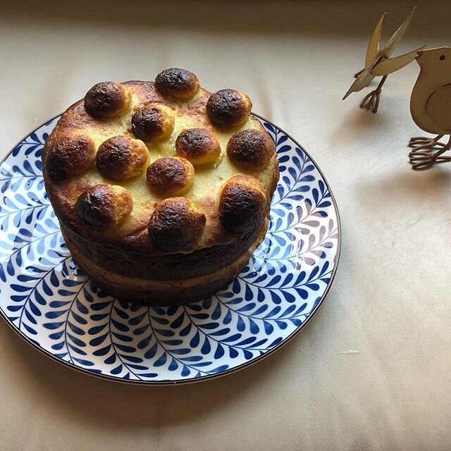 Happy Easter. I am following an urge to post this picture of my simnel cake, it&rsquo;s one of my Easter traditions and rituals, and this year i&rsquo;d like to share it with each of you. More on rituals another day, for now, put the kettle on and ma