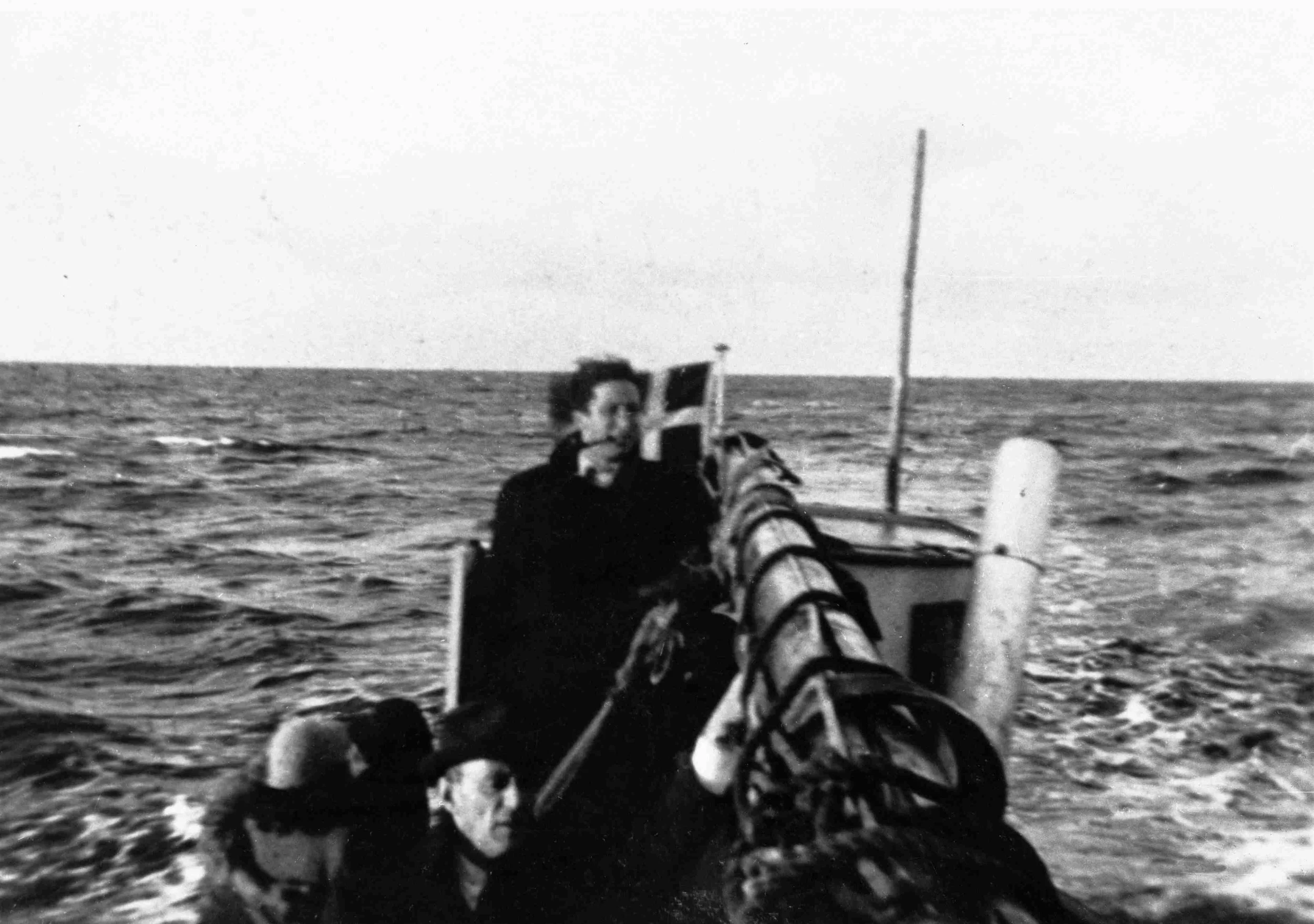 Båd_med_jøder_på_vej_fra_Falster_til_Ystad_i_Sverige_(5709133933)_(2).jpg