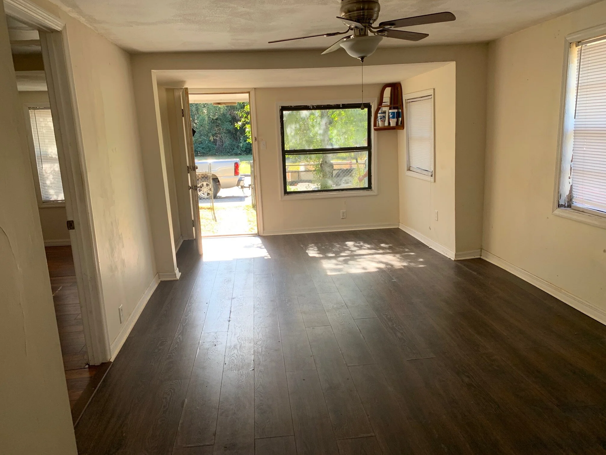 1709 Bates Ave. (Livingroom 3).JPG