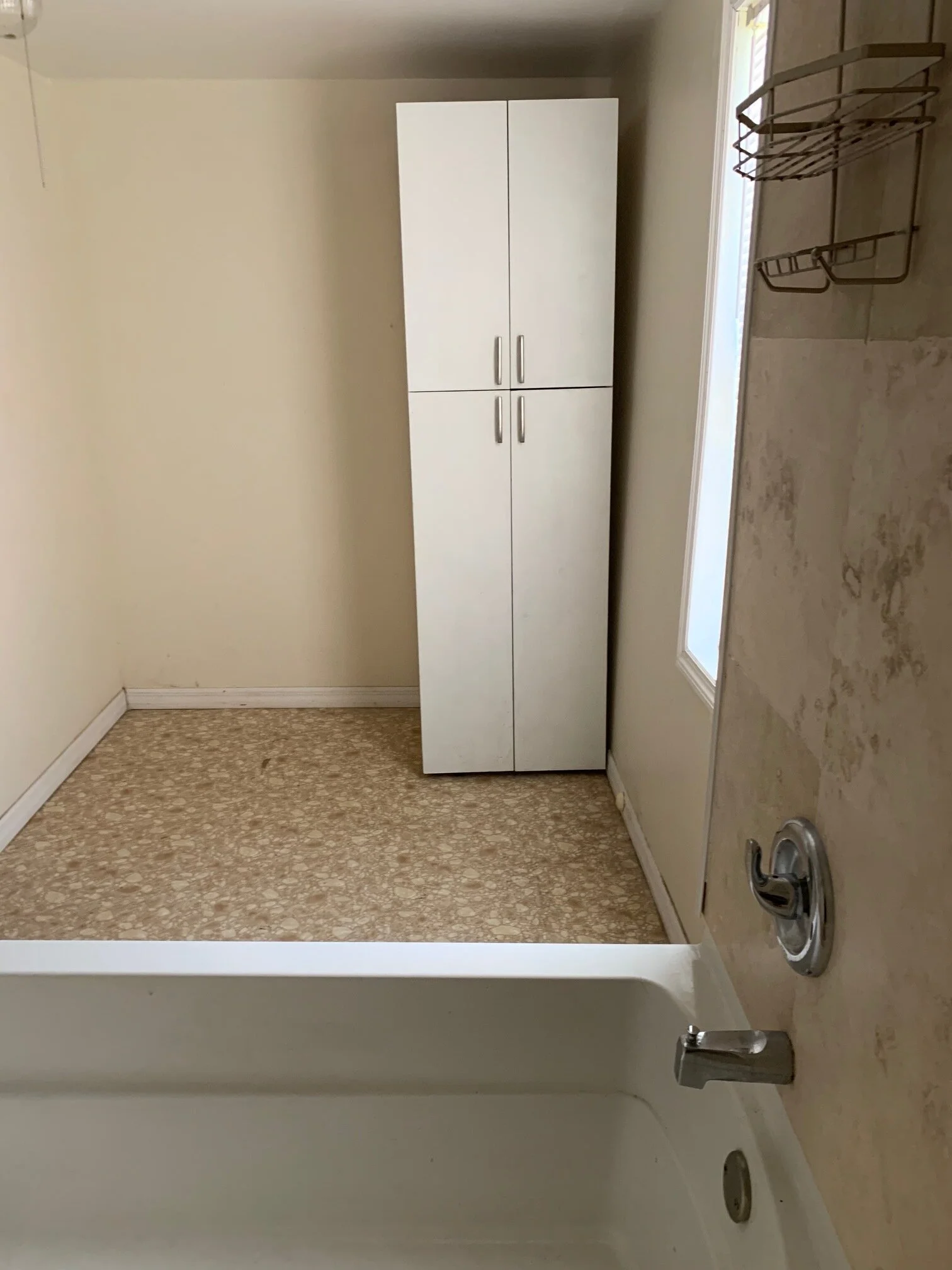 1709 Bates Ave. (bathroom 2).JPG