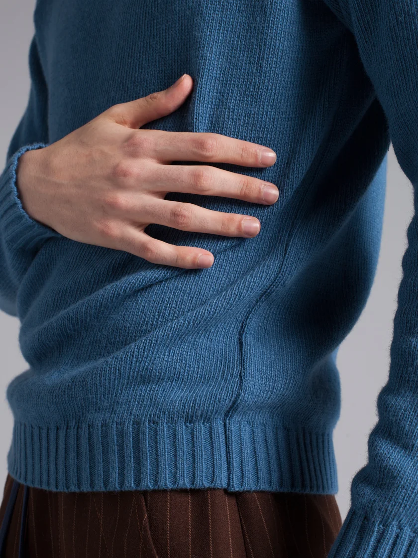 Turtleneck blue wool sweater for man waist detail