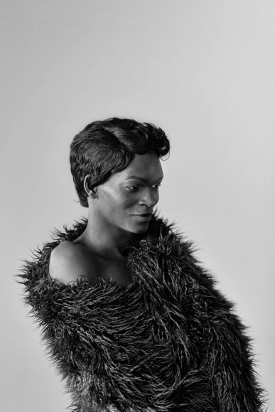 Yaya Mavundla II, Parktown, Johannesburg , 2017 from the series Brave Beauties Above: Somnyama Ngonyama II, Oslo, 2015