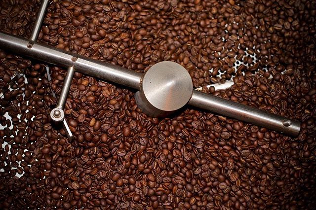 Within every batch... there is an opportunity to create, assimilate, &amp; evolve.🙂
#capitocoffee 👌☕️#specialitycoffee #coffee #coffeeroaster #coffeebeans 📷@vincentchasephotography