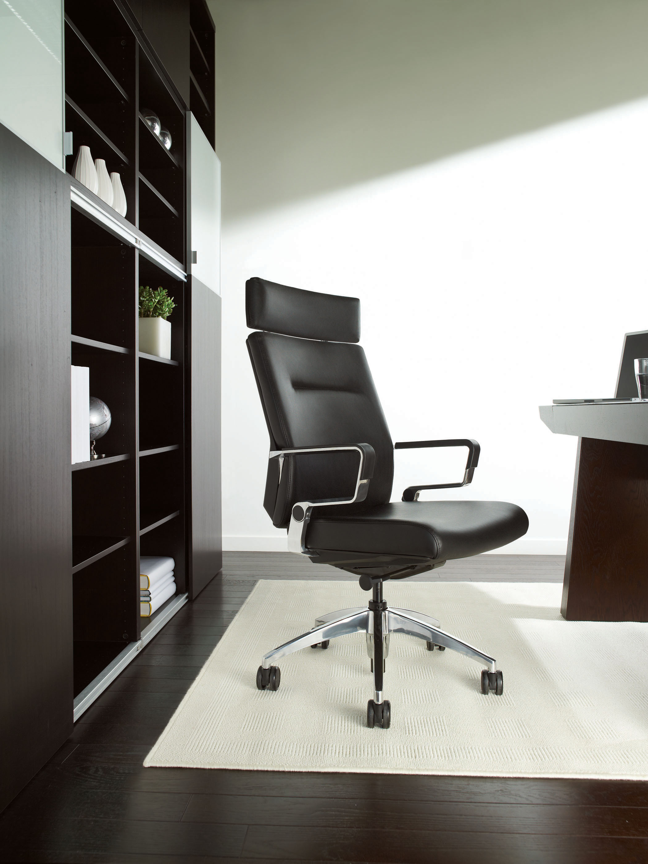 Ray was awarded a Silver at NeoCon 2009, and a GOOD DESIGN award (2009).