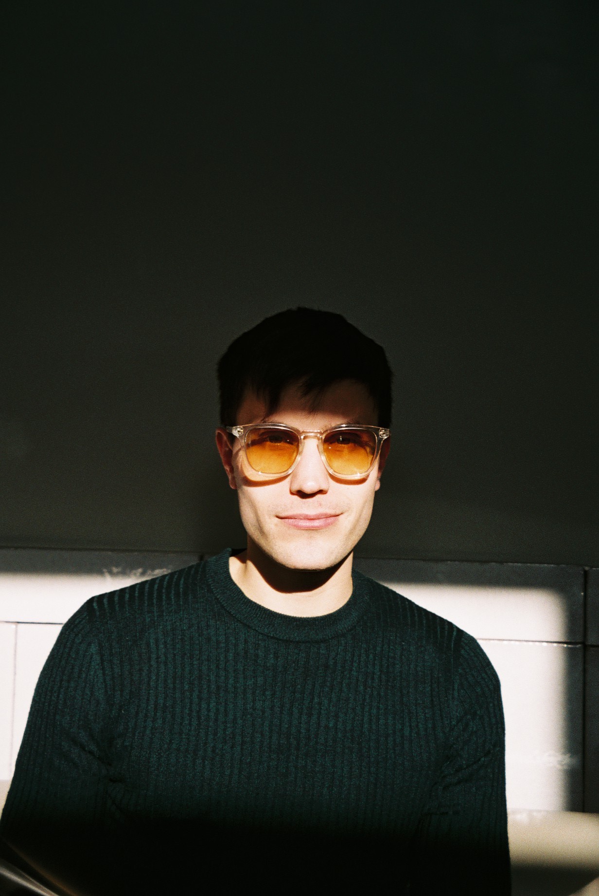 James, he's a sweetheart and I'm super happy that he and Marcelino have met each other. They are an amazing couple. / James, ele é um amor e eu estou super feliz por ele e o Marcelino se terem encontrado um ao outro. Eles são um casal incrível.